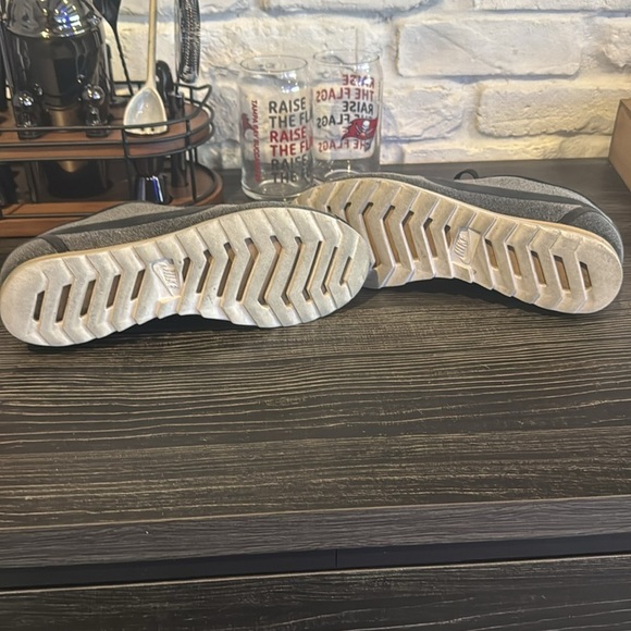 Women’s Nike Black and Gray low profile Sneakers - Picture 5 of 6